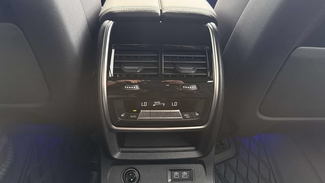 Used 2024 BMW X7 xDrive40i w/ Executive Package AWD/4WD image 69