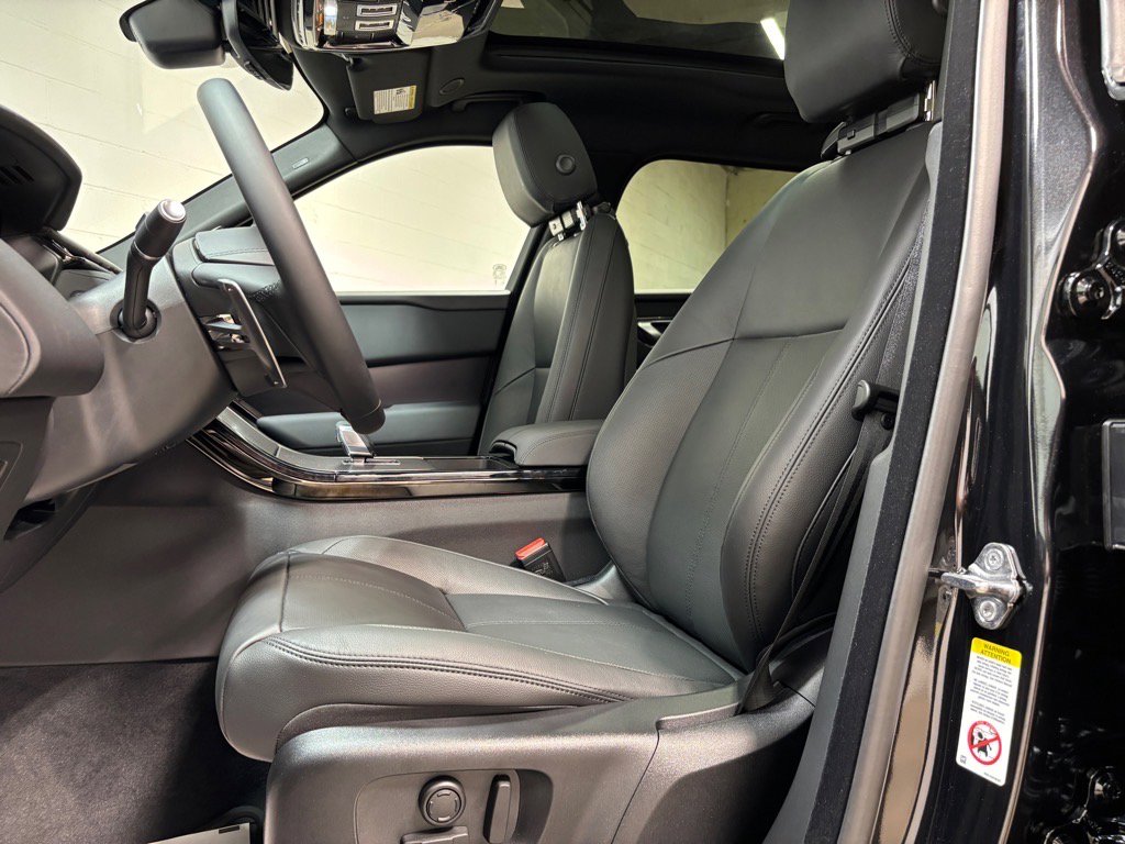 New 2026 Land Rover Range Rover Velar Dynamic SE image 23
