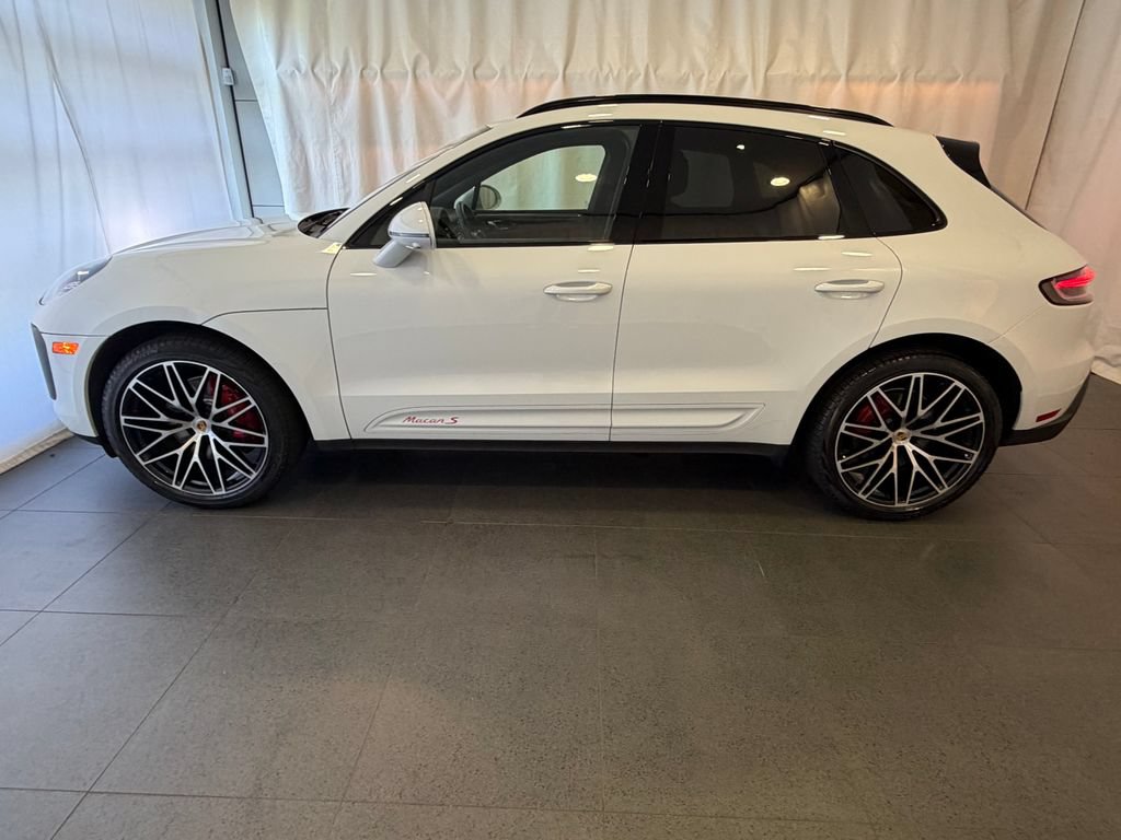 Certified 2024 Porsche Macan S AWD/4WD image 2