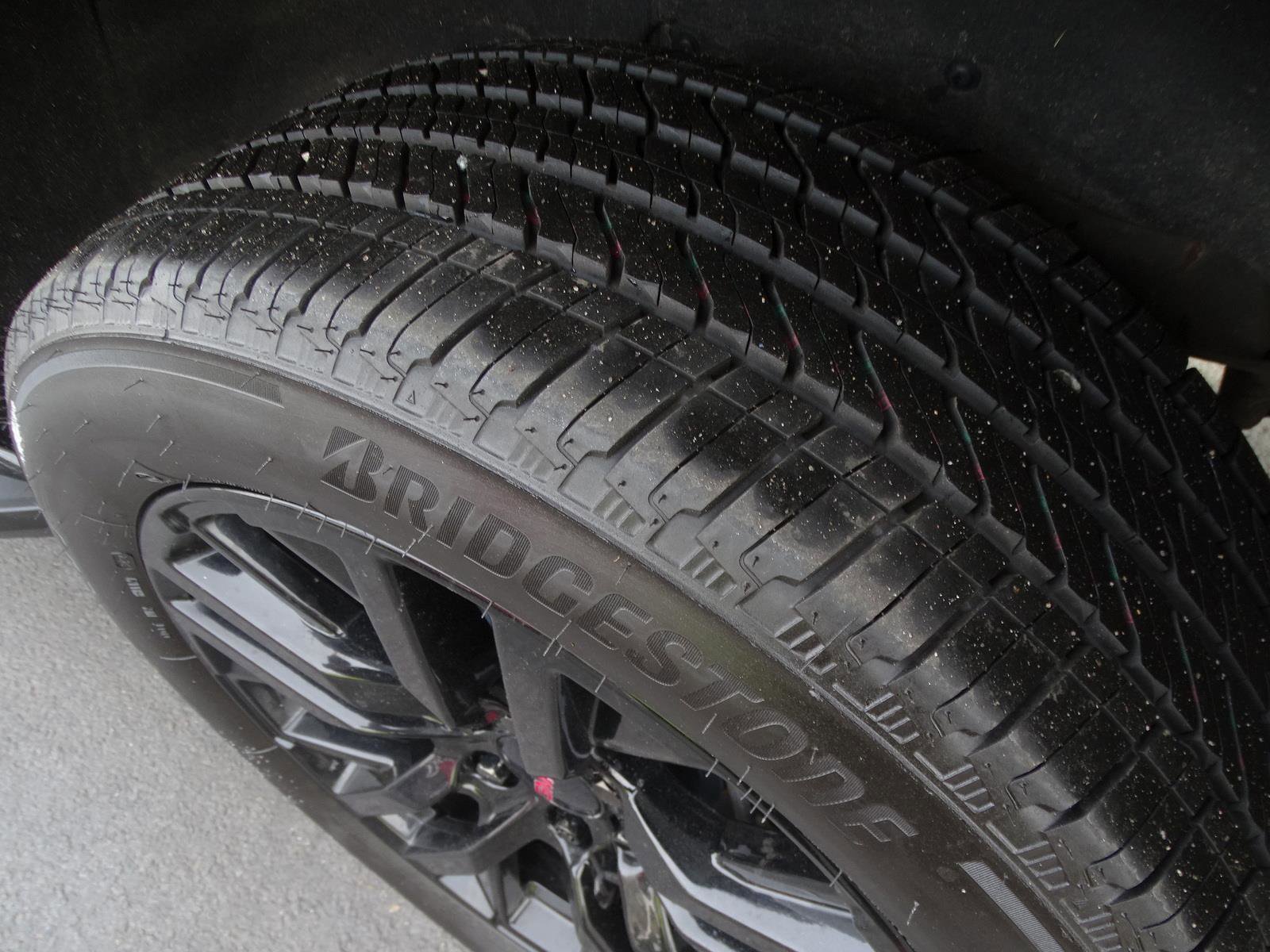 Used 2023 GMC Yukon XL SLT image 7