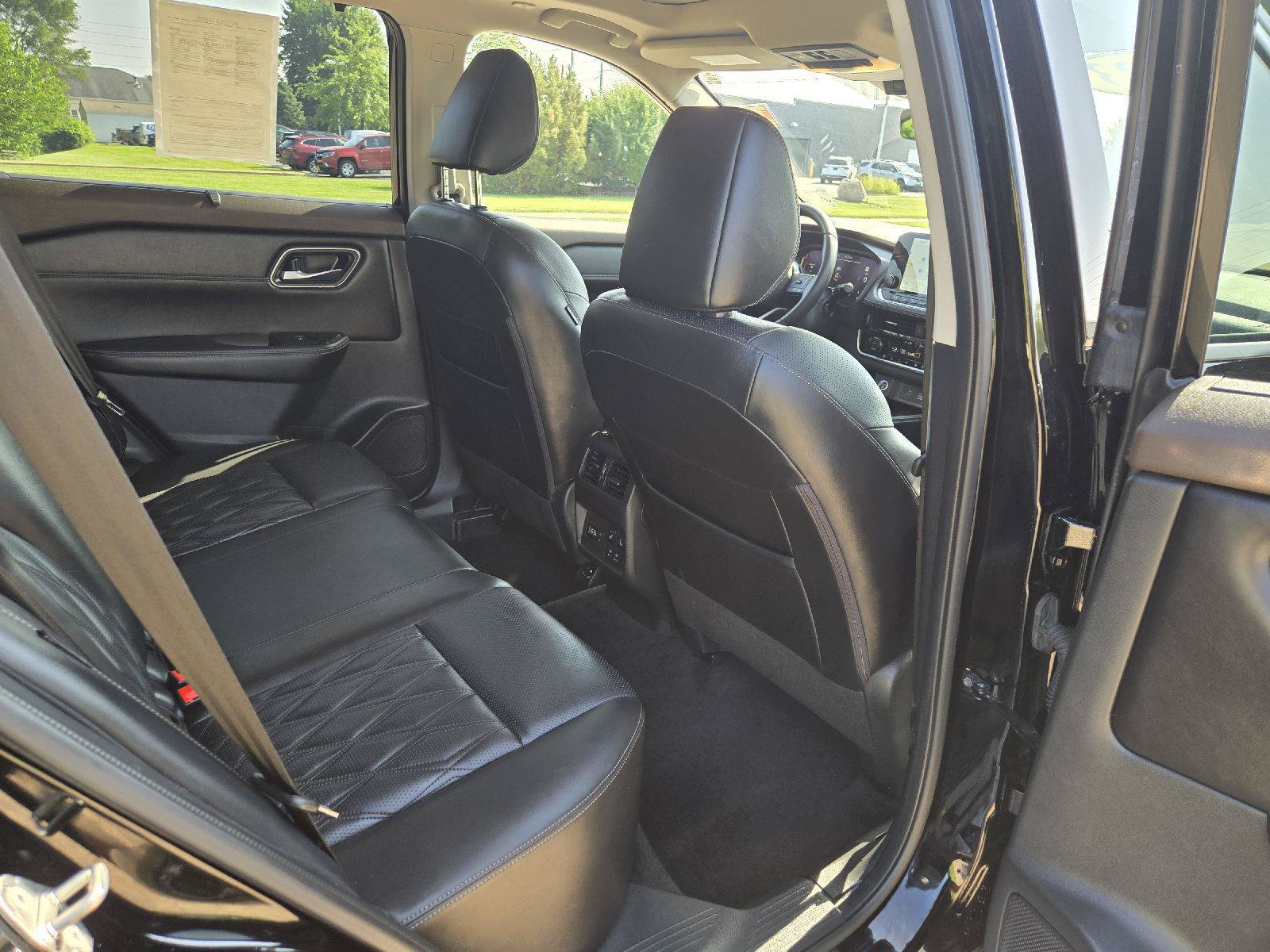 Used 2023 Nissan Rogue Platinum w/ Platinum Premium Package AWD/4WD image 29