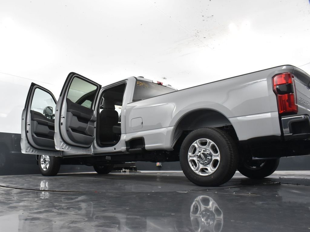 New 2026 Ford F250 XLT w/ XLT Premium Package RWD image 39