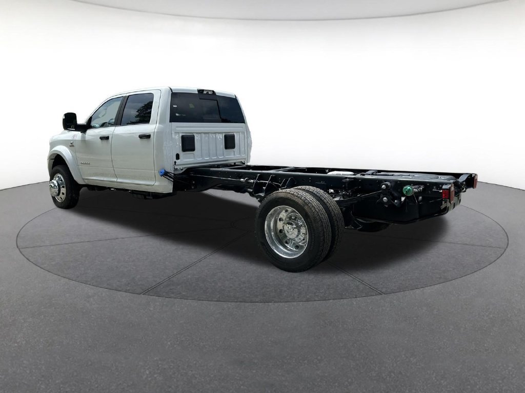 New 2026 RAM 4500 4x4 Crew Cab DRW image 3