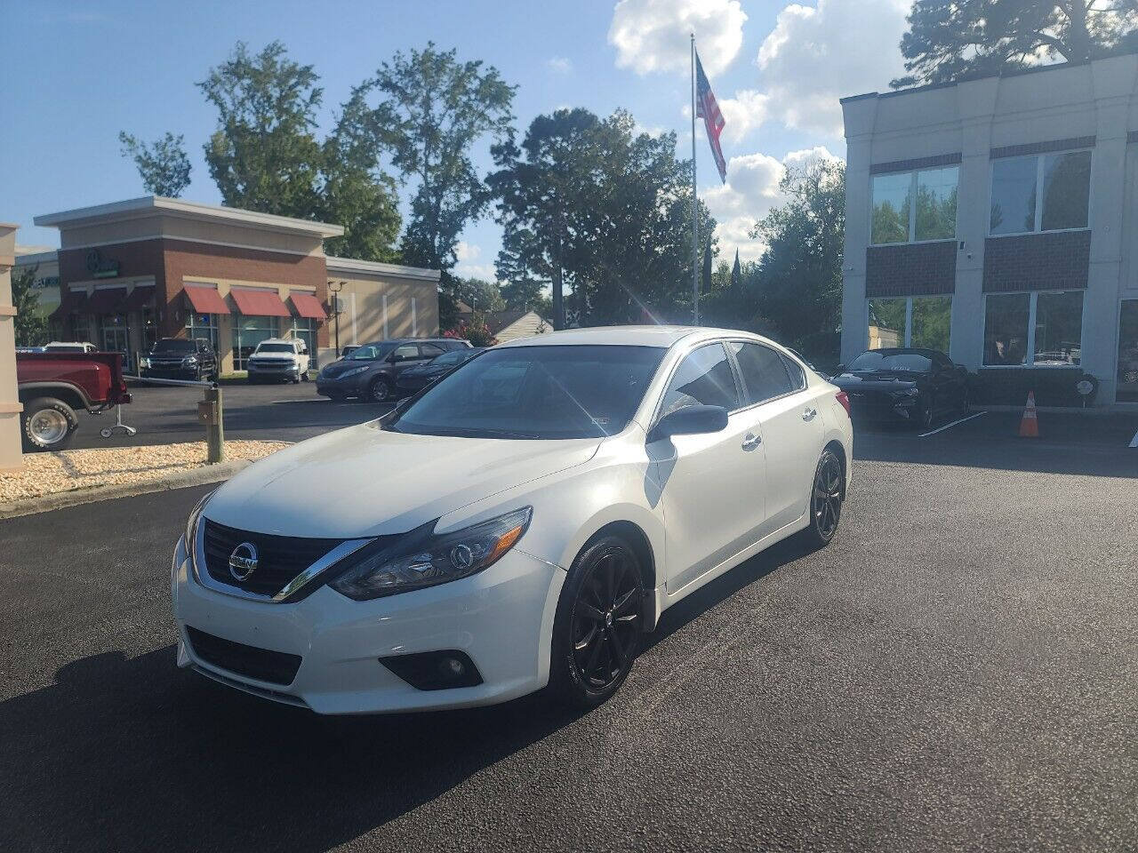 Used 2017 Nissan Altima 2.5 SR w/ Midnight Edition Package FWD image 3