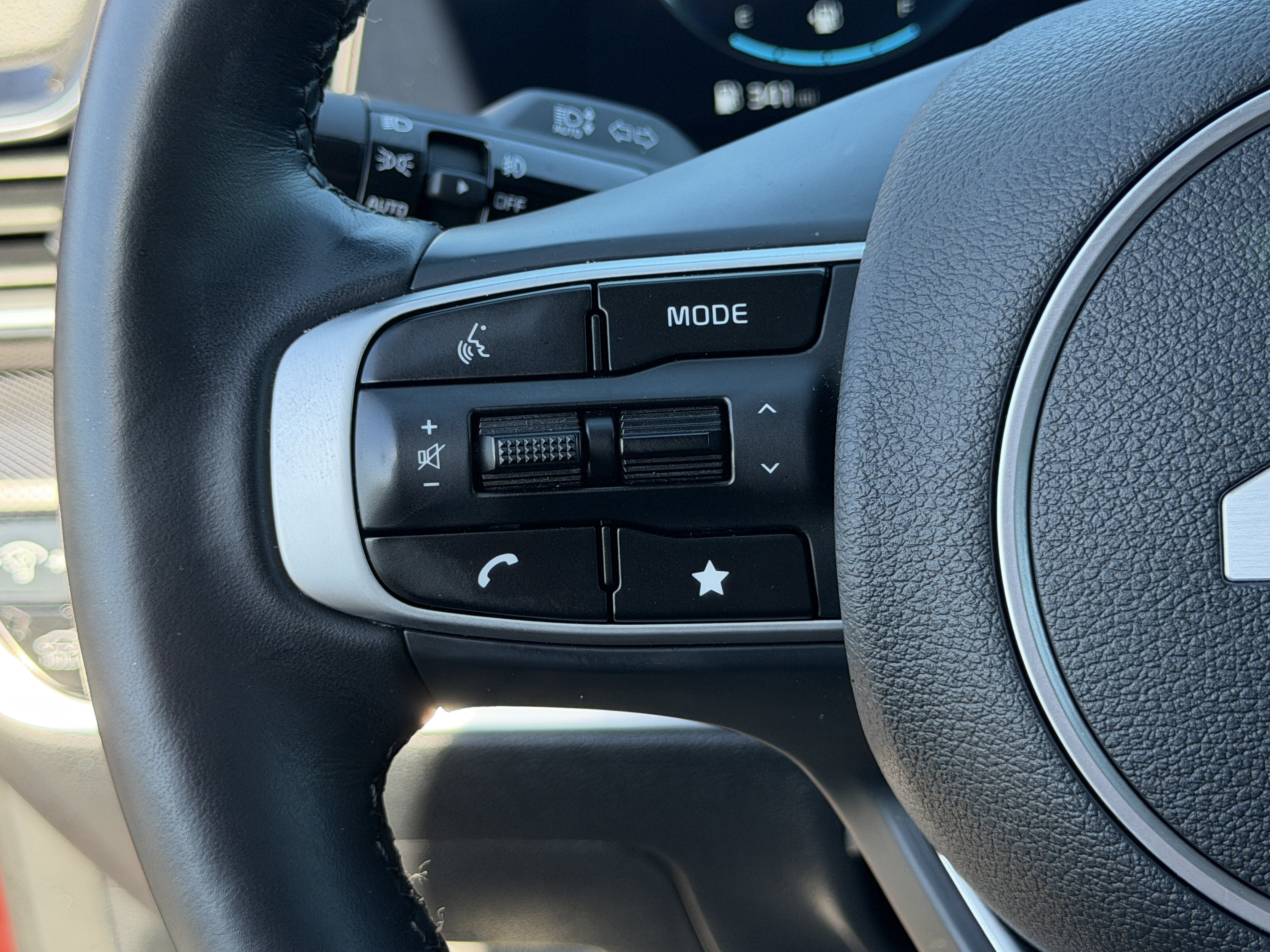 Certified 2025 Kia Sportage SX AWD/4WD image 20