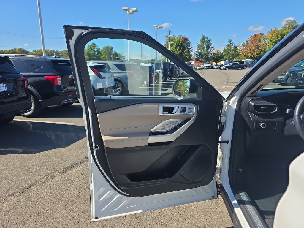 Certified 2023 Ford Explorer Limited w/ Limited Technology Package AWD/4WD image 19