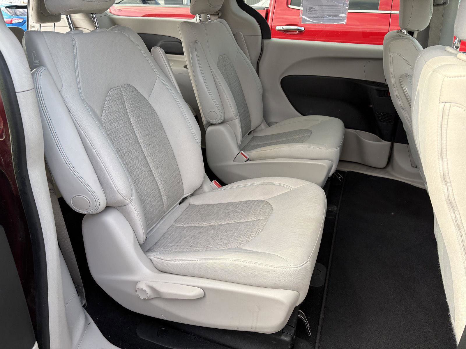 Used 2018 Chrysler Pacifica Touring Plus image 9
