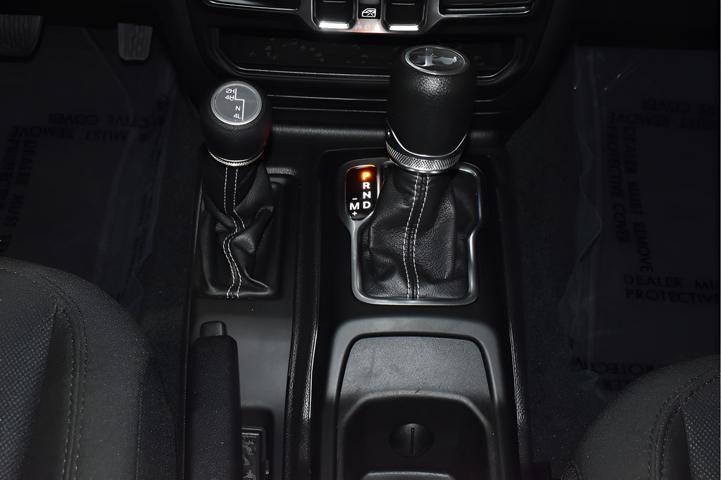 Used 2023 Jeep Wrangler Unlimited Sahara AWD/4WD image 22