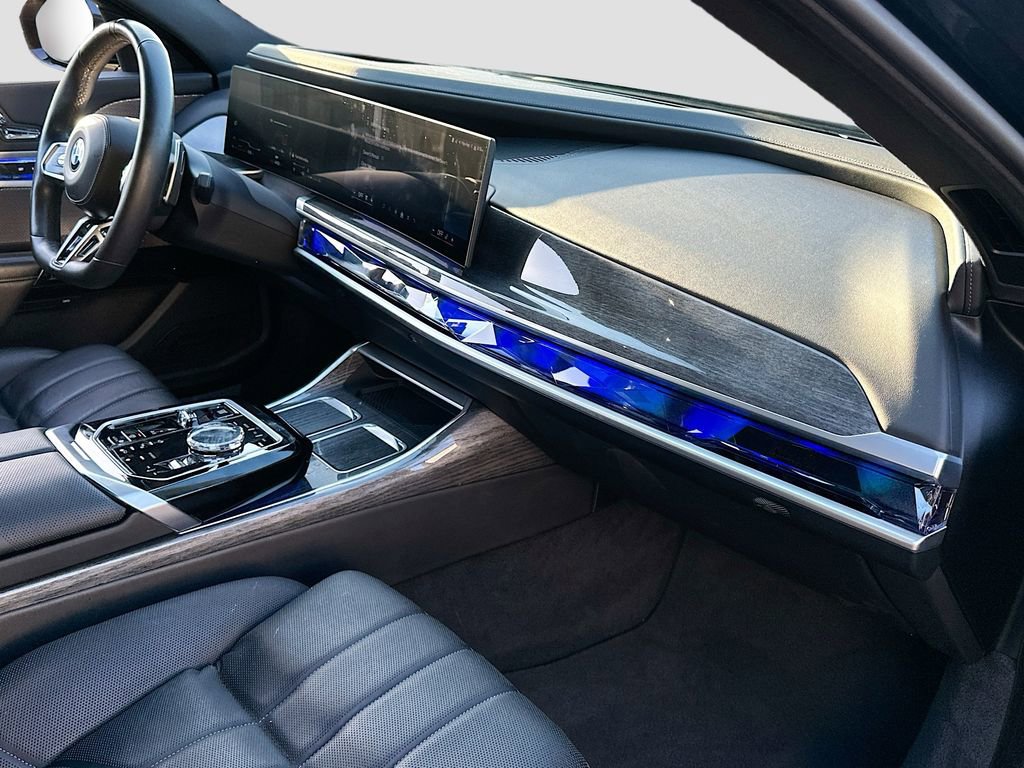 Used 2023 BMW 760i xDrive image 30