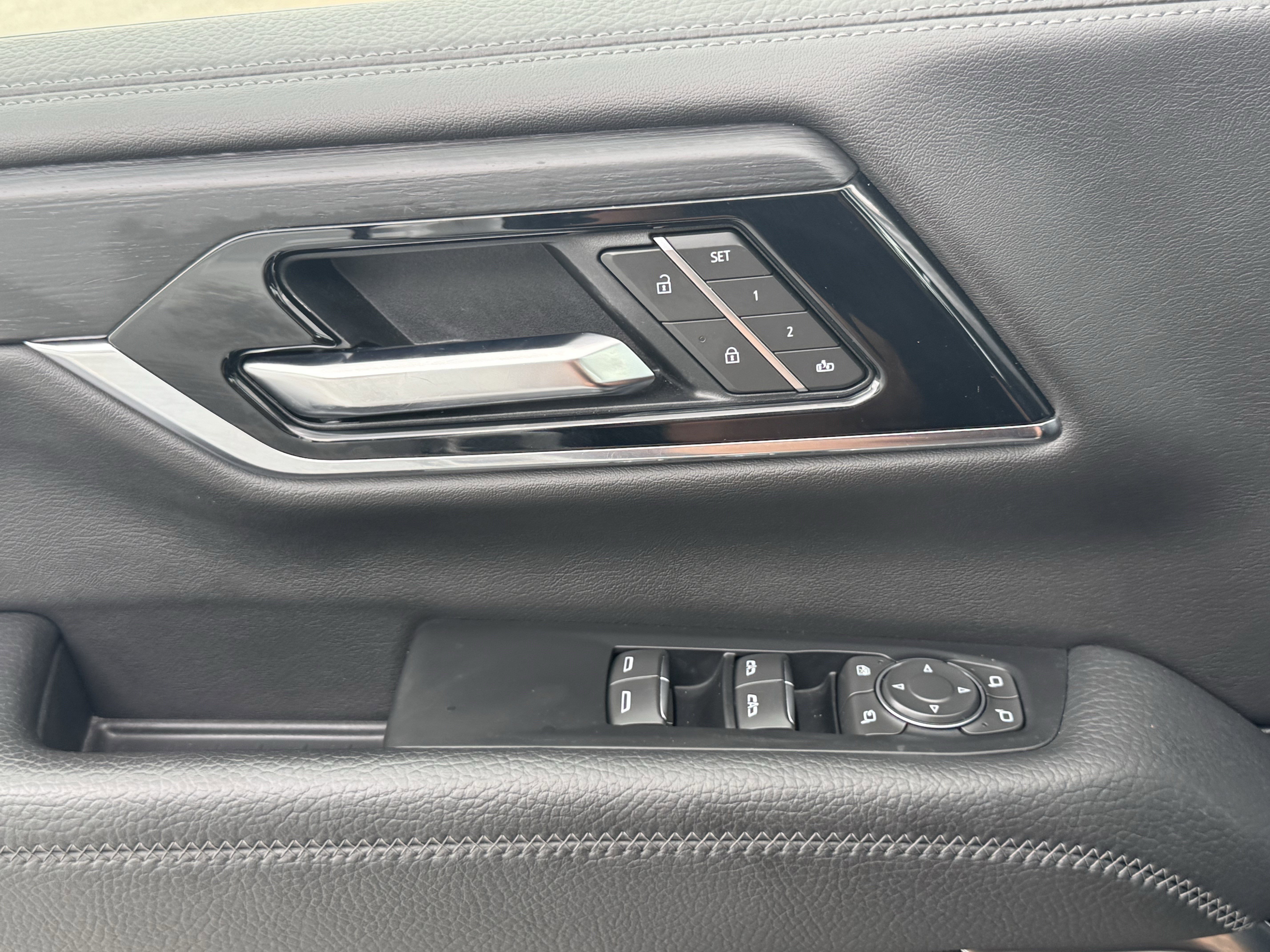 Used 2025 GMC Yukon Denali image 27