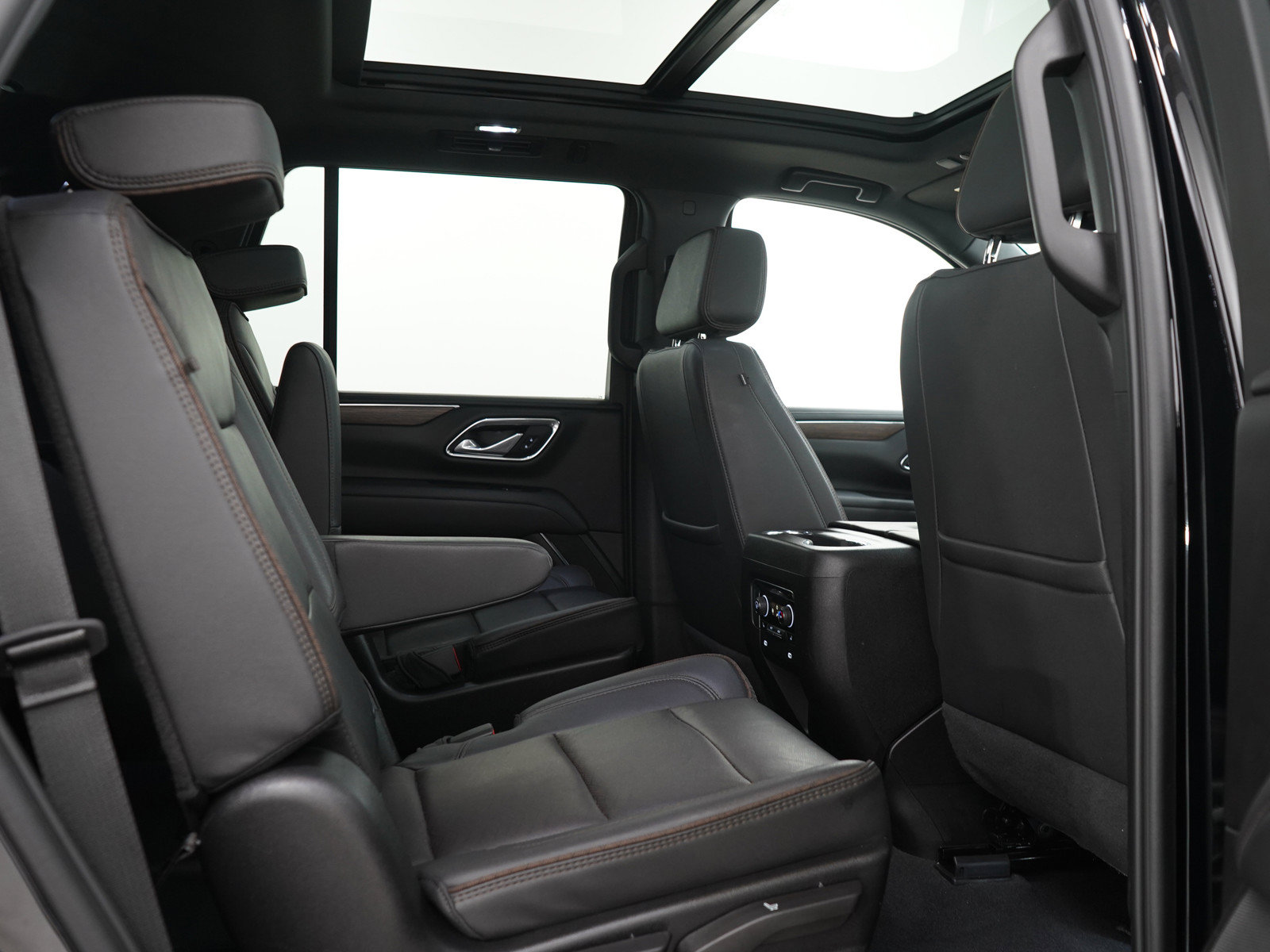 Used 2024 Chevrolet Tahoe High Country AWD/4WD image 14