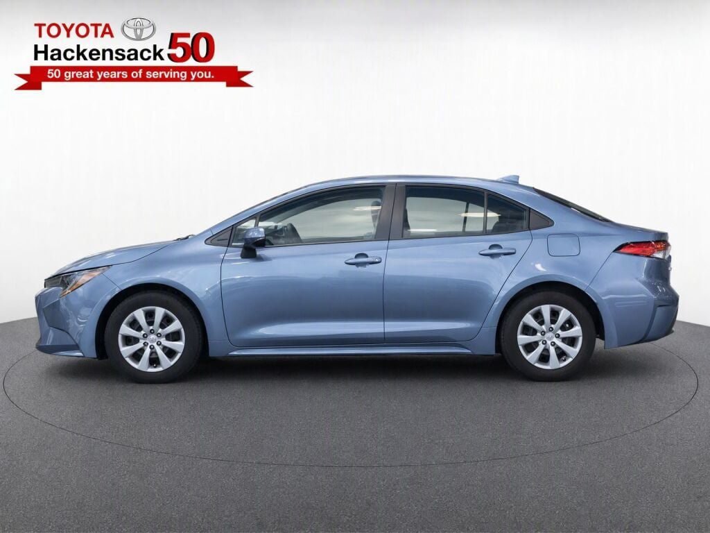 Used 2025 Toyota Corolla LE FWD image 6