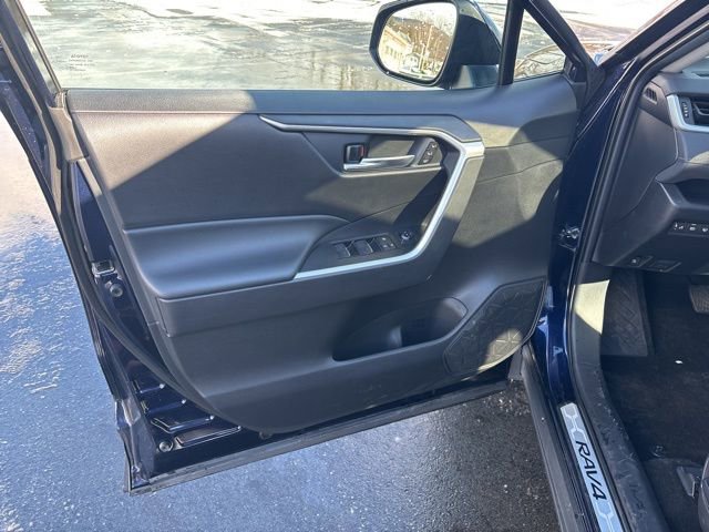 Used 2022 Toyota RAV4 XLE Premium image 38