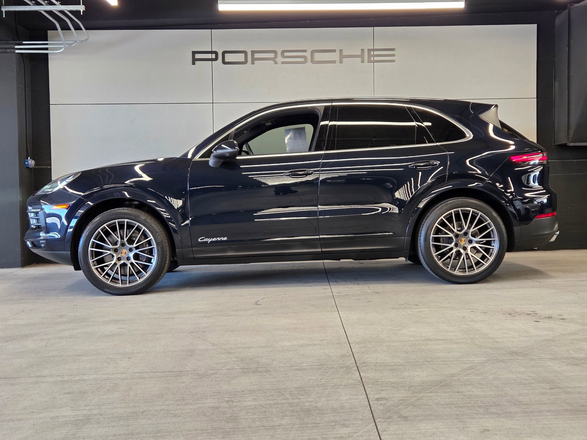 Certified 2022 Porsche Cayenne AWD/4WD image 2