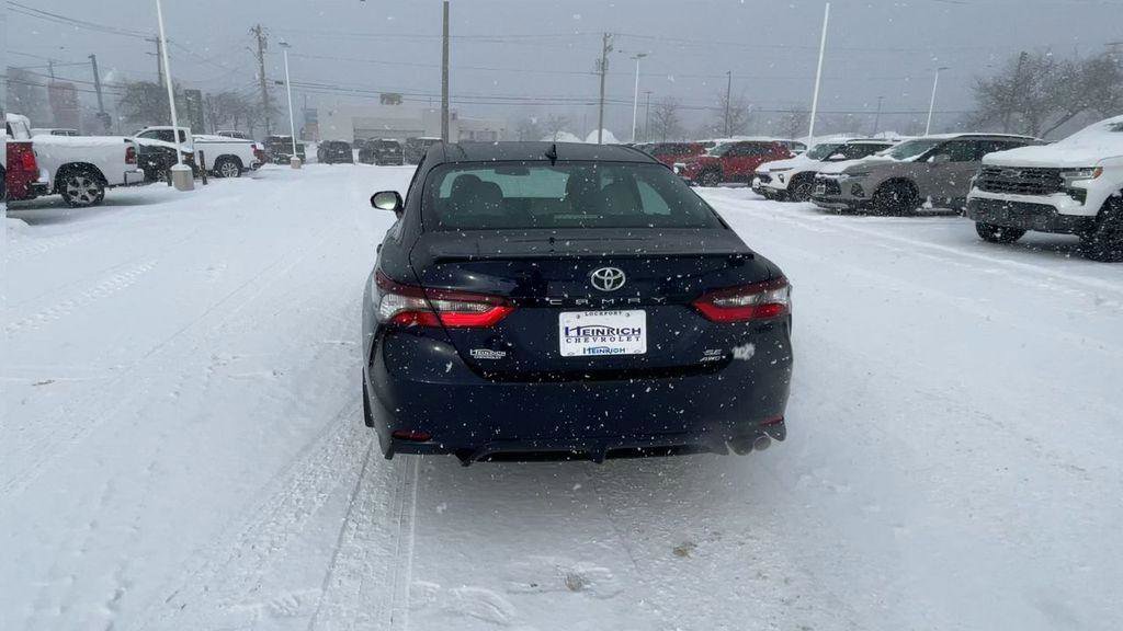Used 2021 Toyota Camry SE w/ Cold Weather Package image 7