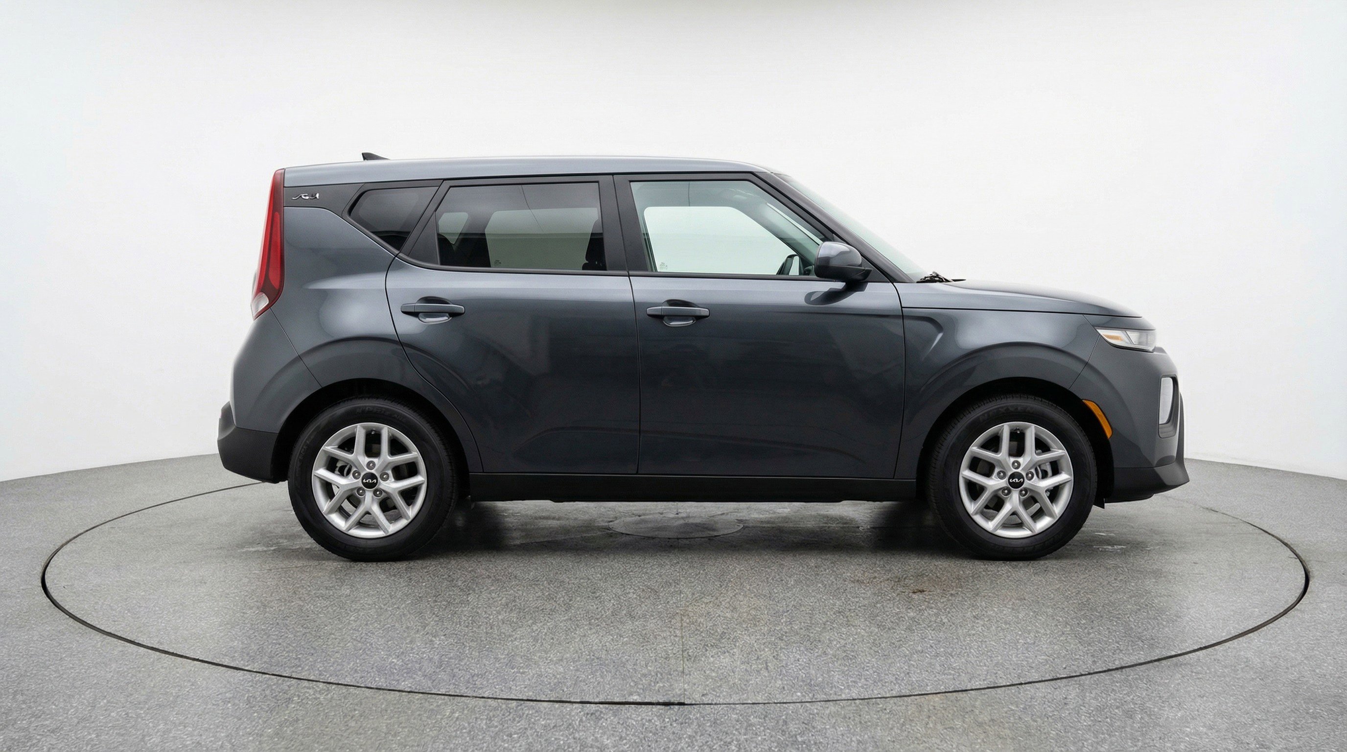 Used 2025 Kia Soul LX w/ LX Technology Package FWD image 11