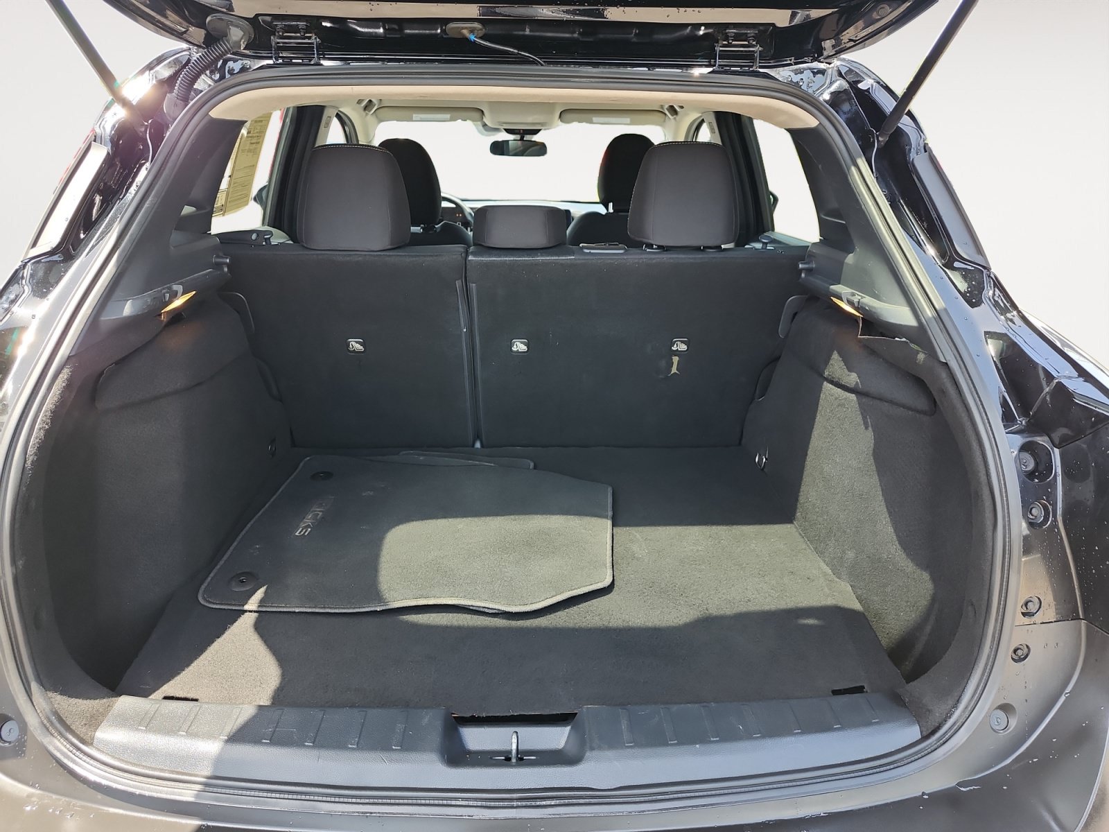 Used 2025 Nissan Kicks SV AWD/4WD image 15