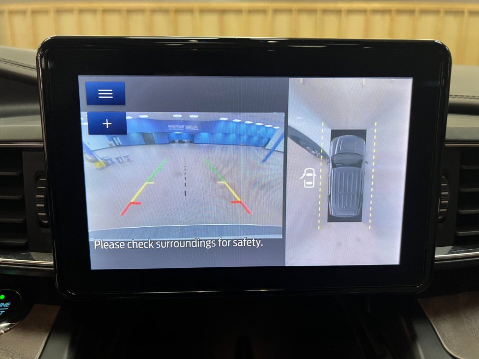 Used 2020 Ford Explorer Platinum image 23