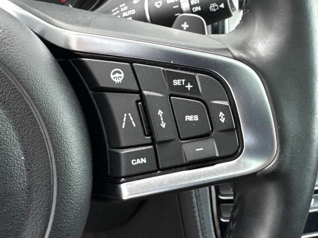 Certified 2020 Jaguar F-PACE Prestige AWD/4WD image 29