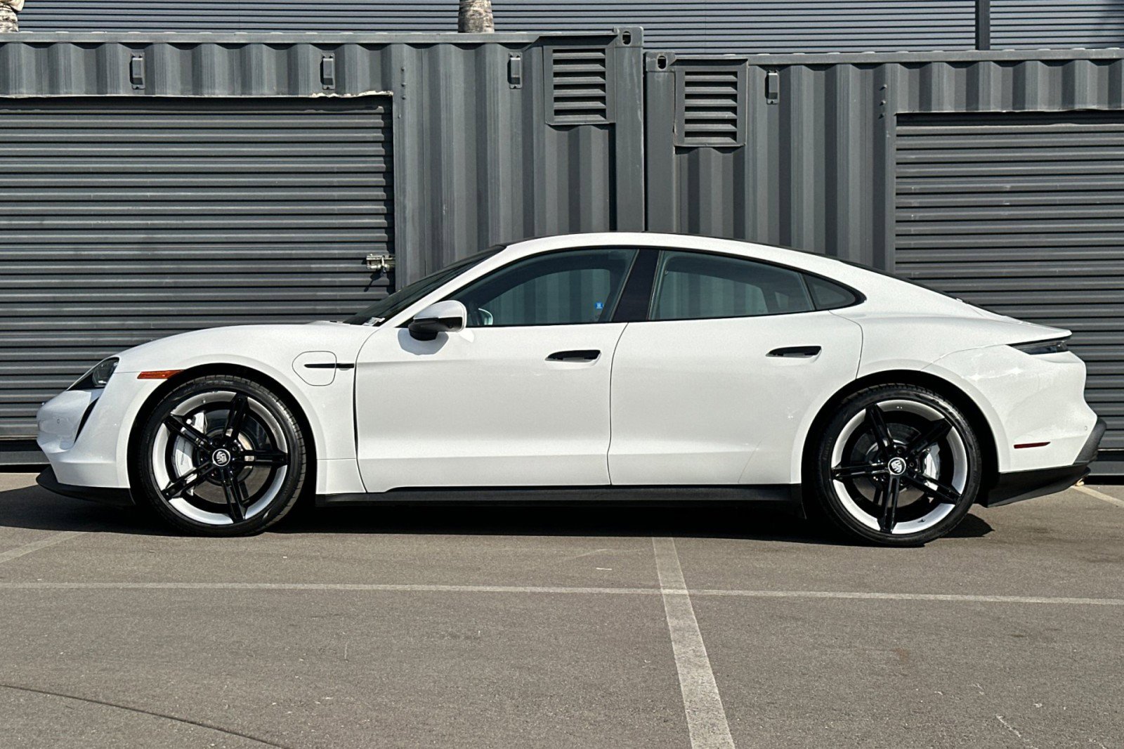 Used 2024 Porsche Taycan RWD image 2