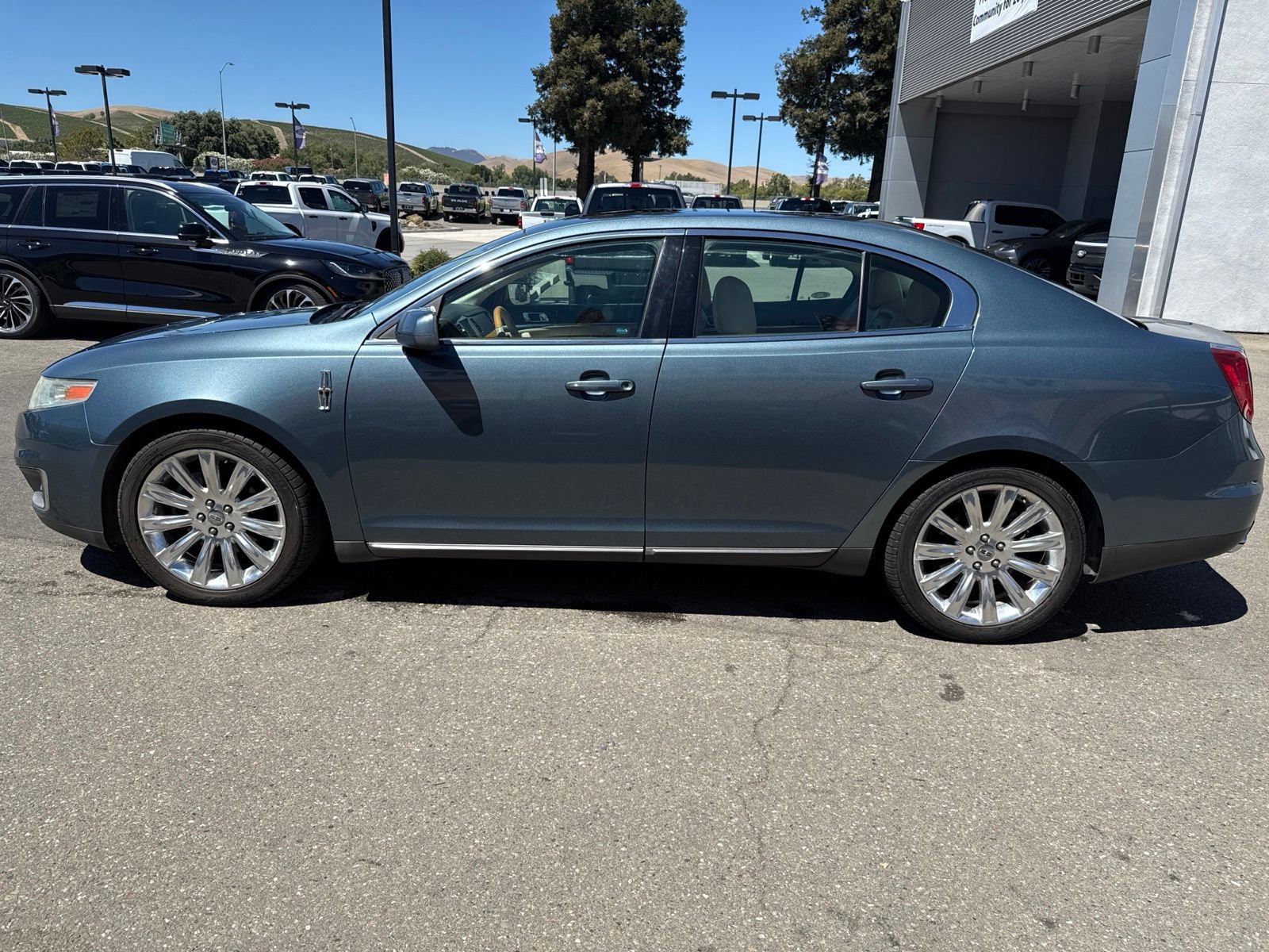 Used 2010 Lincoln MKS AWD image 2