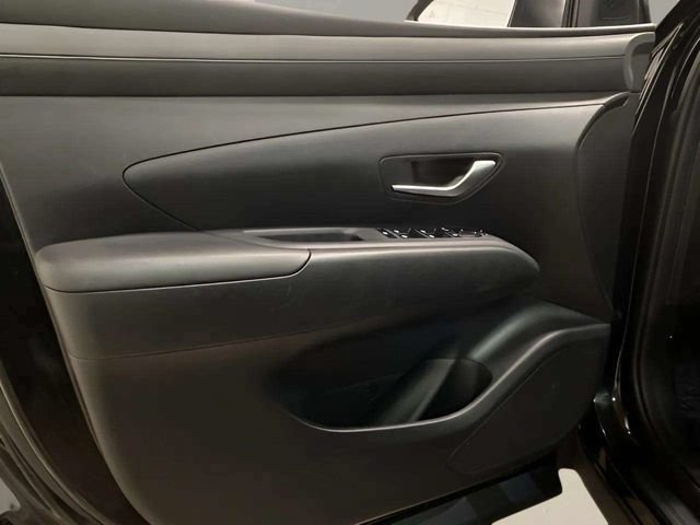 Used 2026 Hyundai Tucson SE FWD image 16