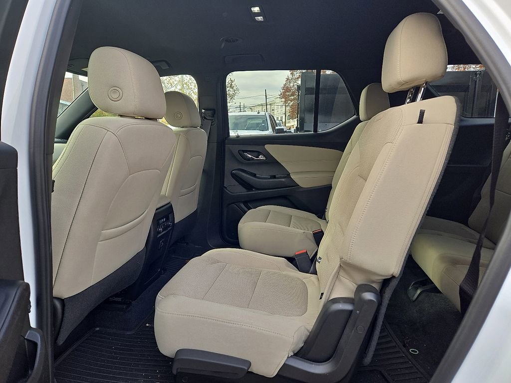 Used 2023 Chevrolet Traverse LT image 15