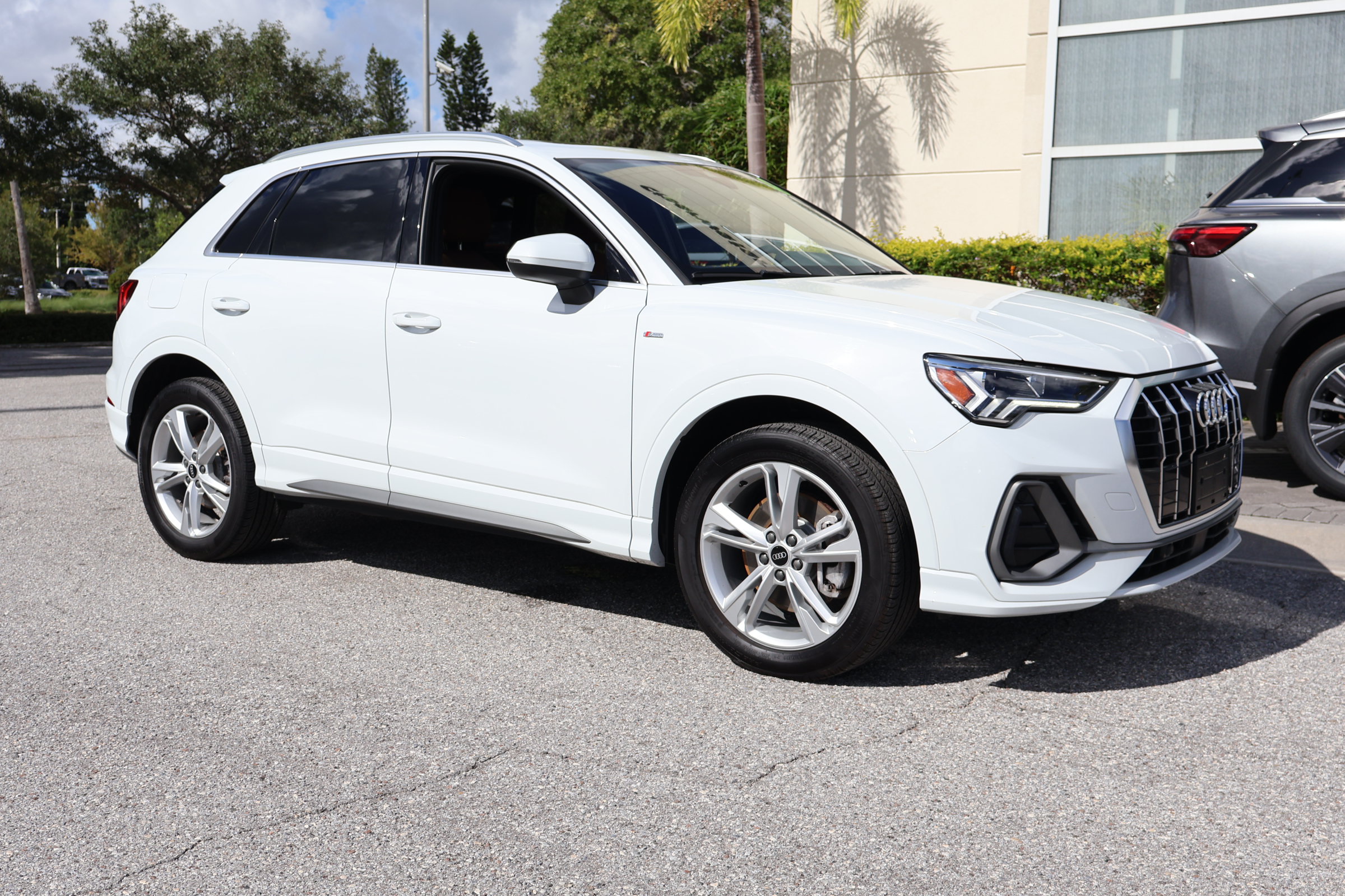 Used 2021 Audi Q3 2.0T Premium Plus w/ Premium Plus Package AWD/4WD image 12
