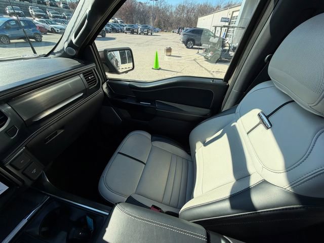 Used 2022 Ford F150 Lightning Platinum image 28