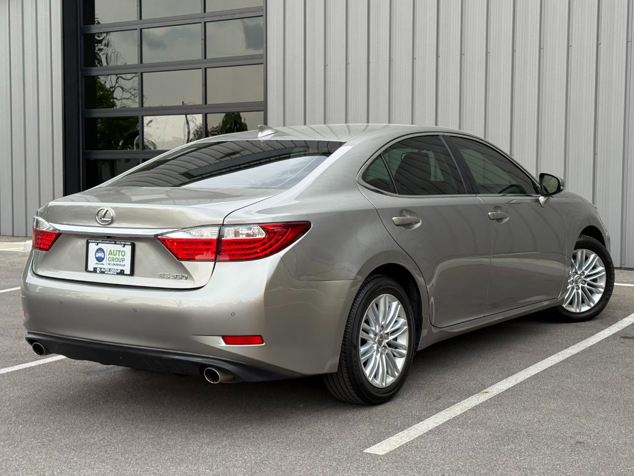 Used 2015 Lexus ES 350 w/ Ultra Luxury Package w/ Luxury Package FWD image 5