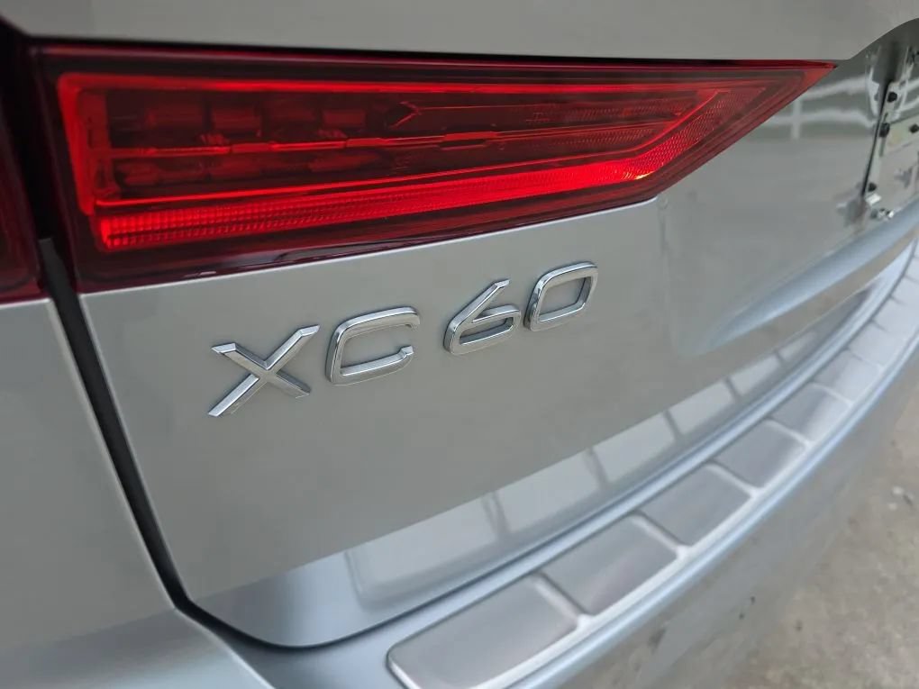 Used 2021 Volvo XC60 T5 Inscription w/ Advanced Package FWD image 11