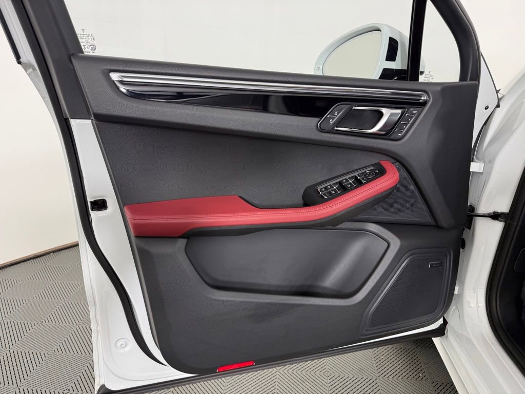 Certified 2026 Porsche Macan Turbo image 19