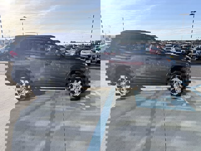 Used 2021 Toyota RAV4 XLE w/ Convenience Package image 5