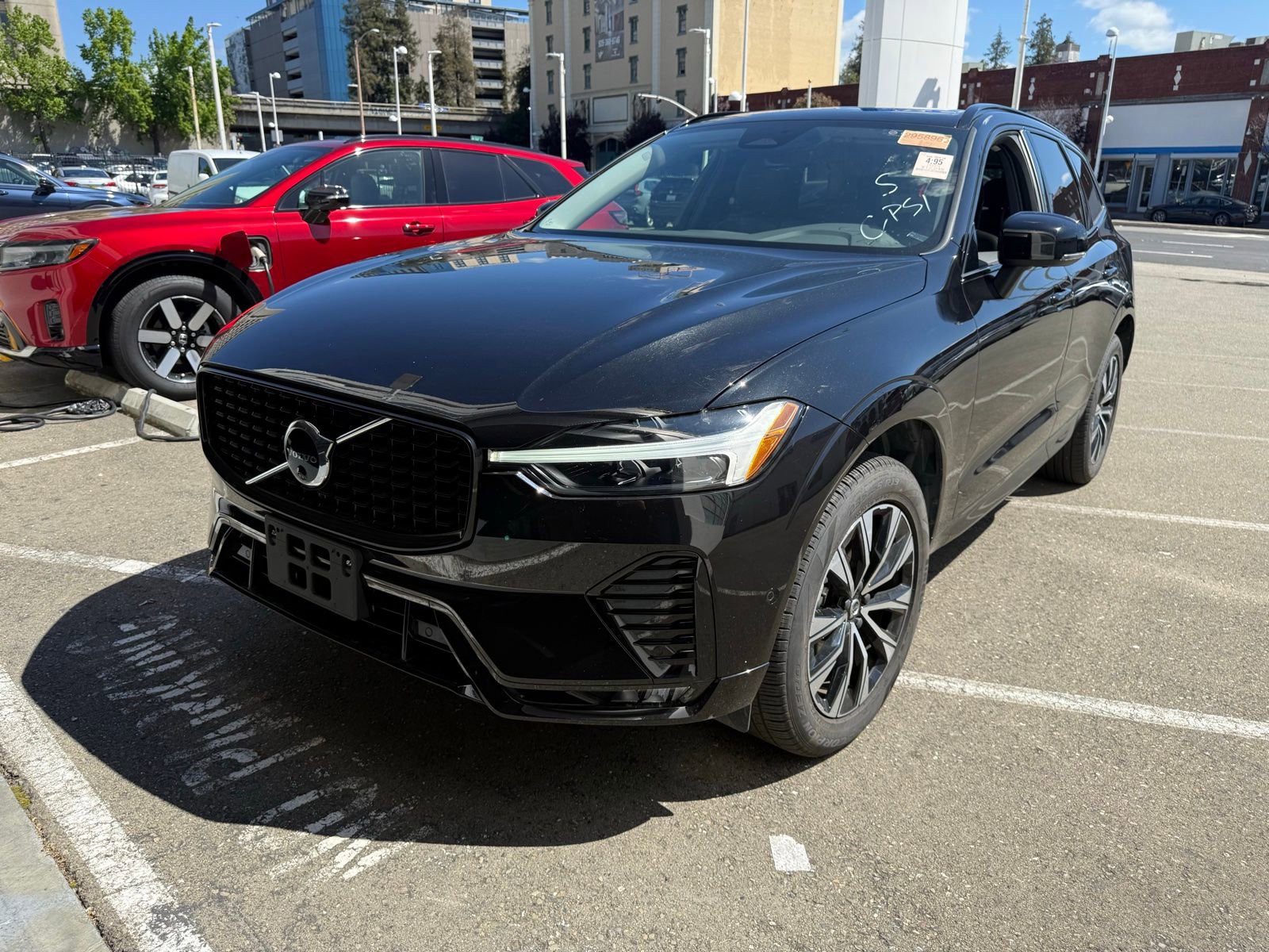 Used 2025 Volvo XC60 B5 Plus image 1