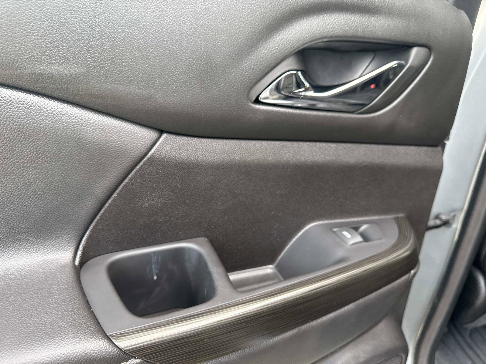 Used 2023 GMC Acadia SLT w/ Elevation Edition image 12