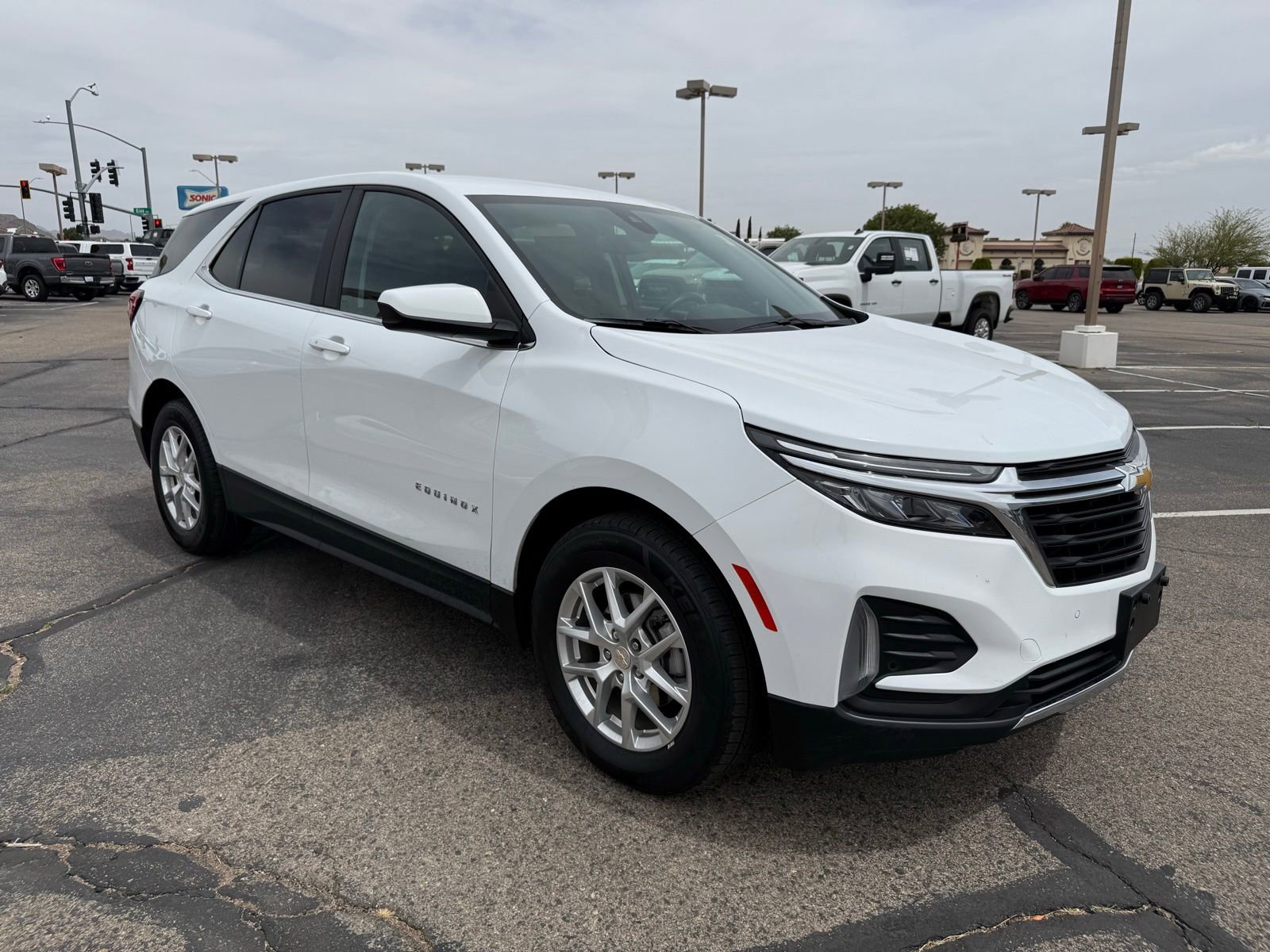 Used 2024 Chevrolet Equinox LT AWD/4WD image 3