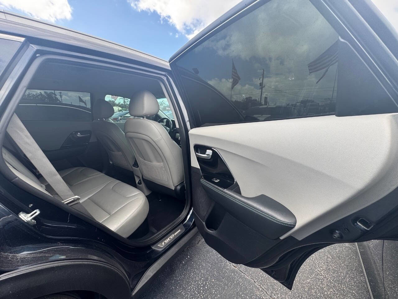 Used 2018 Kia Niro EX Premium image 18