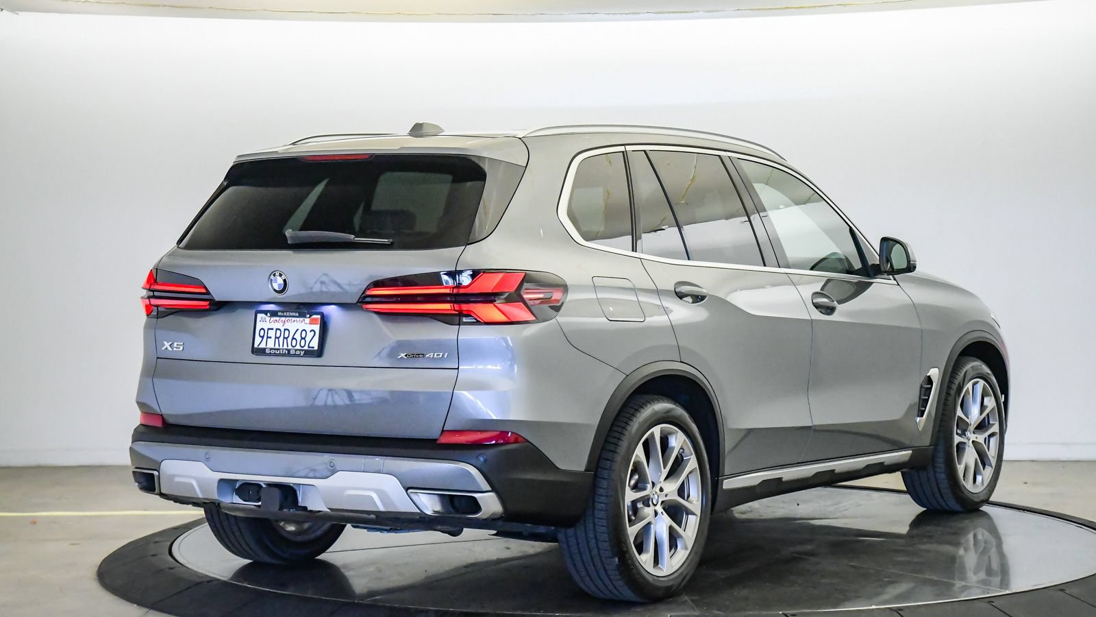 Certified 2024 BMW X5 xDrive40i w/ Premium Package AWD/4WD image 5