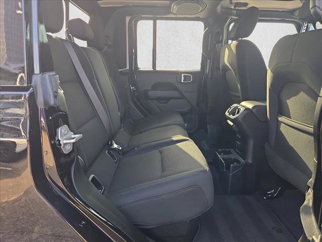 Used 2020 Jeep Gladiator Overland AWD/4WD image 19
