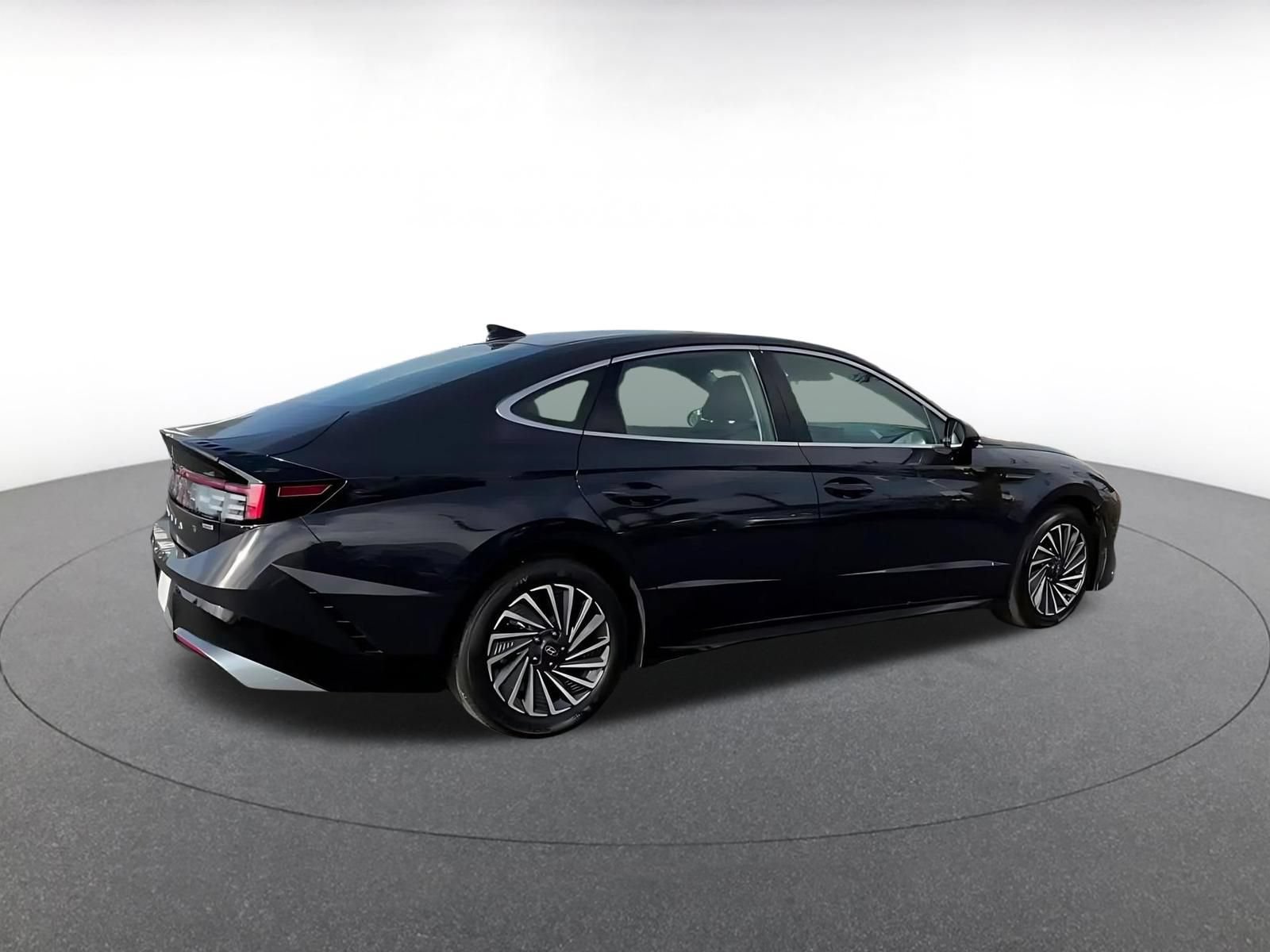 Used 2025 Hyundai Sonata SEL FWD image 12