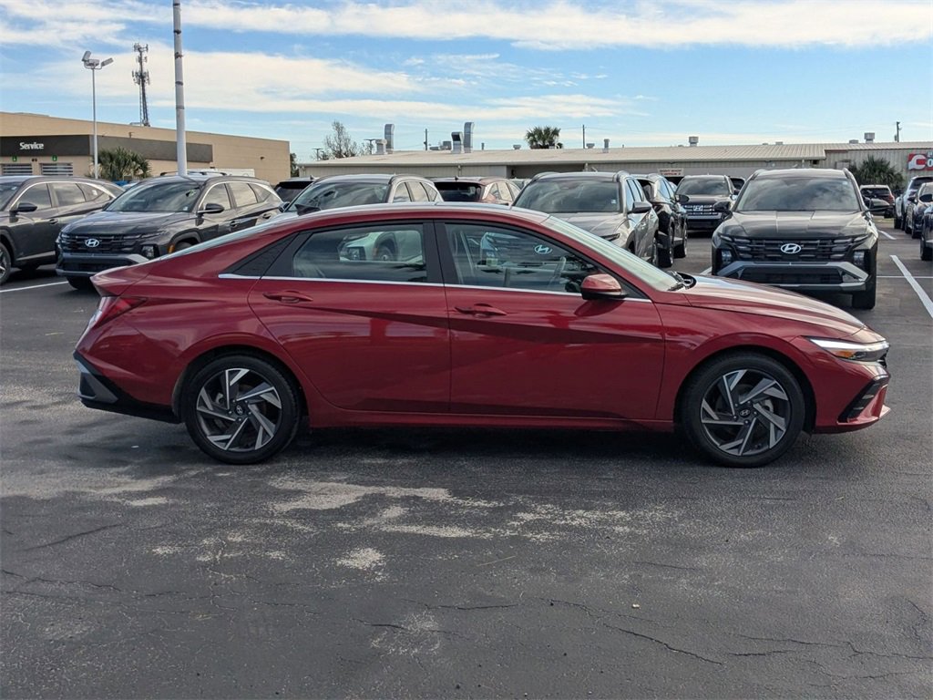 Certified 2024 Hyundai Elantra SEL w/ Convenience Package image 4
