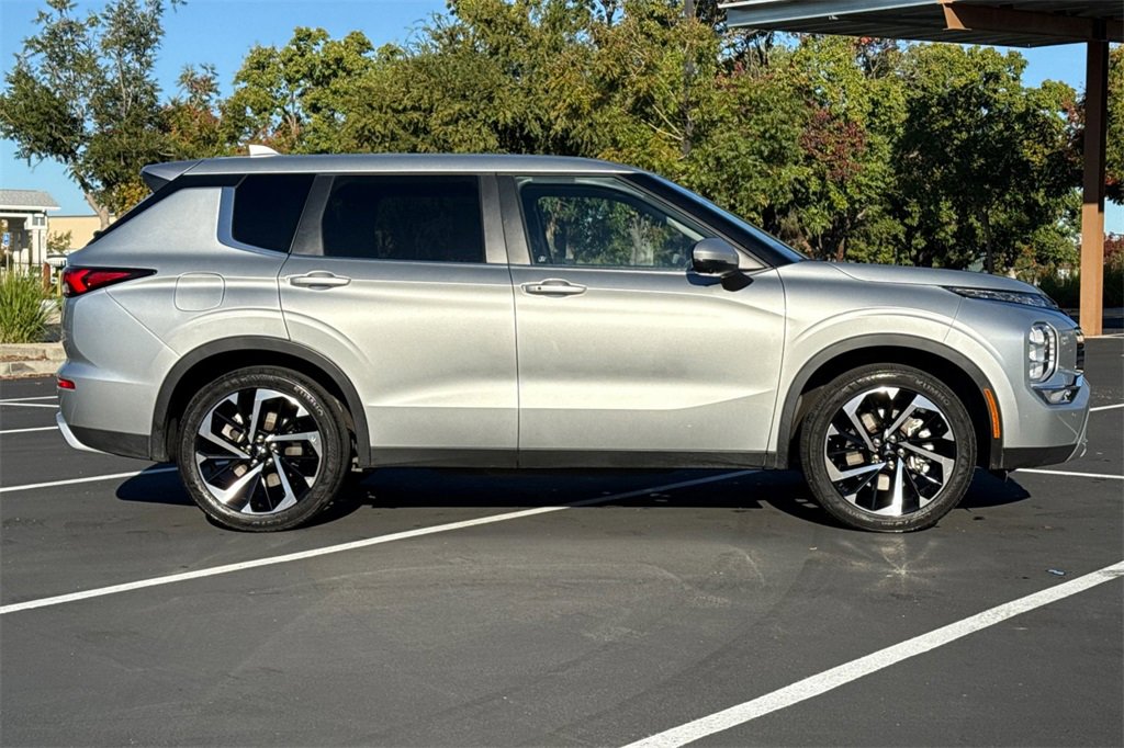 Used 2024 Mitsubishi Outlander FWD image 8