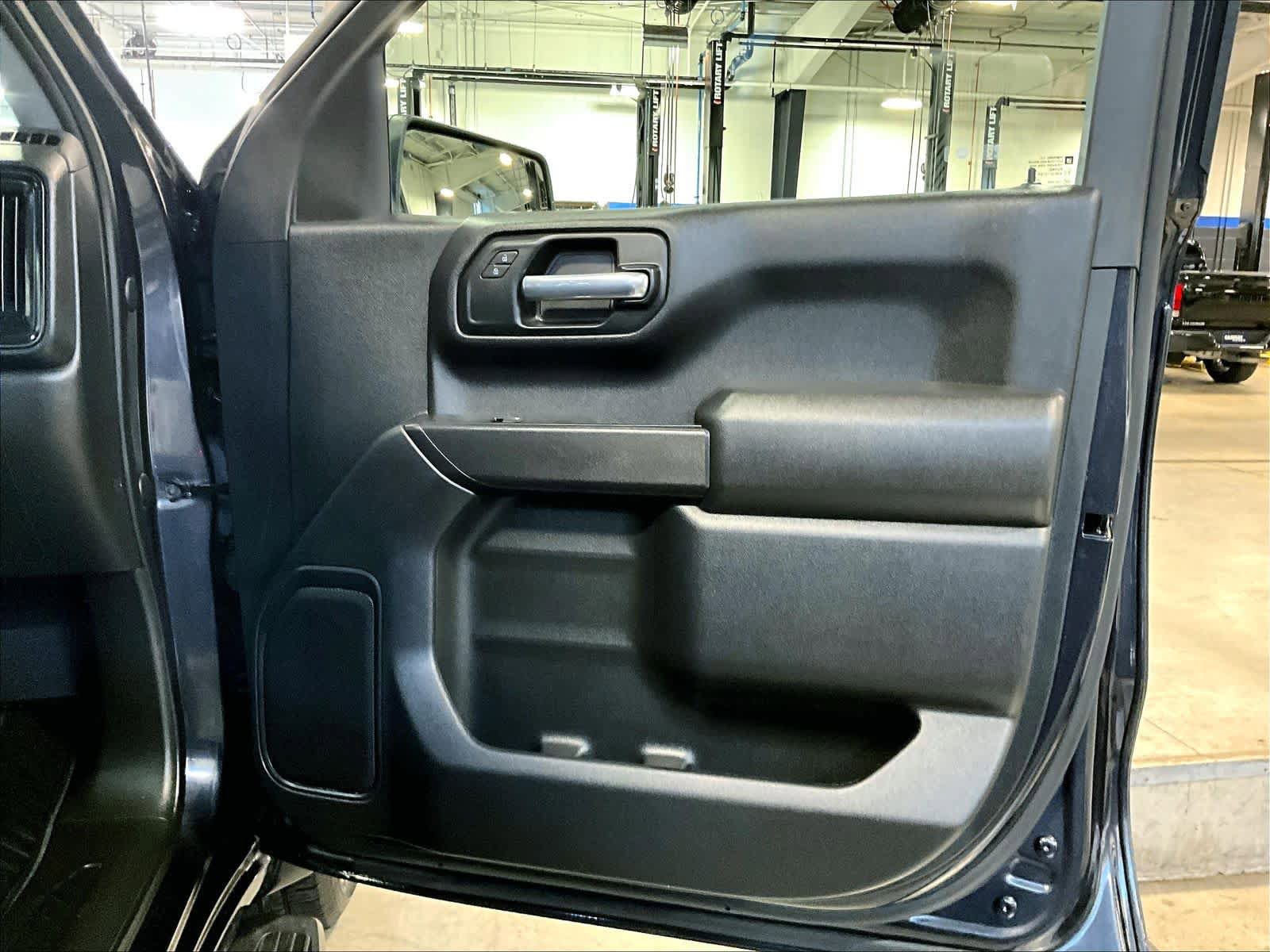 Used 2023 Chevrolet Silverado 1500 Custom image 12