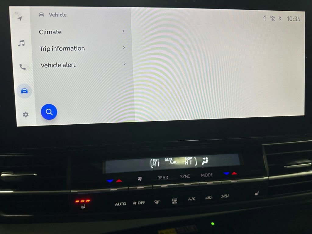 Used 2025 Toyota Sienna XLE image 30