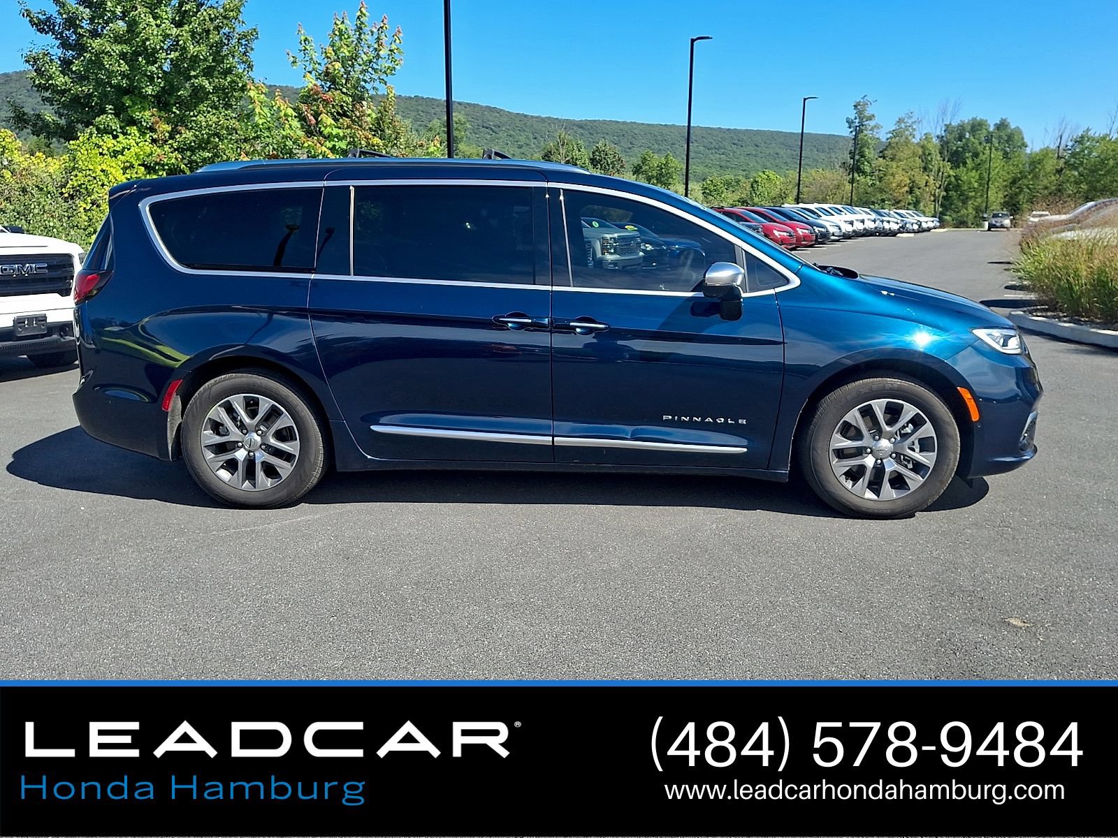 Used 2023 Chrysler Pacifica Pinnacle FWD image 8