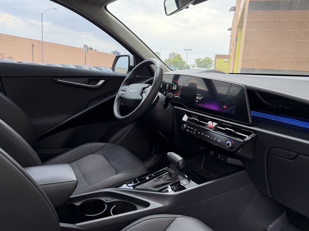 Used 2023 Kia Niro EX Touring image 38