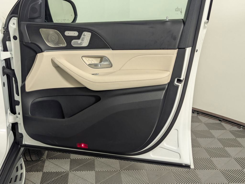 Used 2025 Mercedes-Benz GLS 450 4MATIC image 54