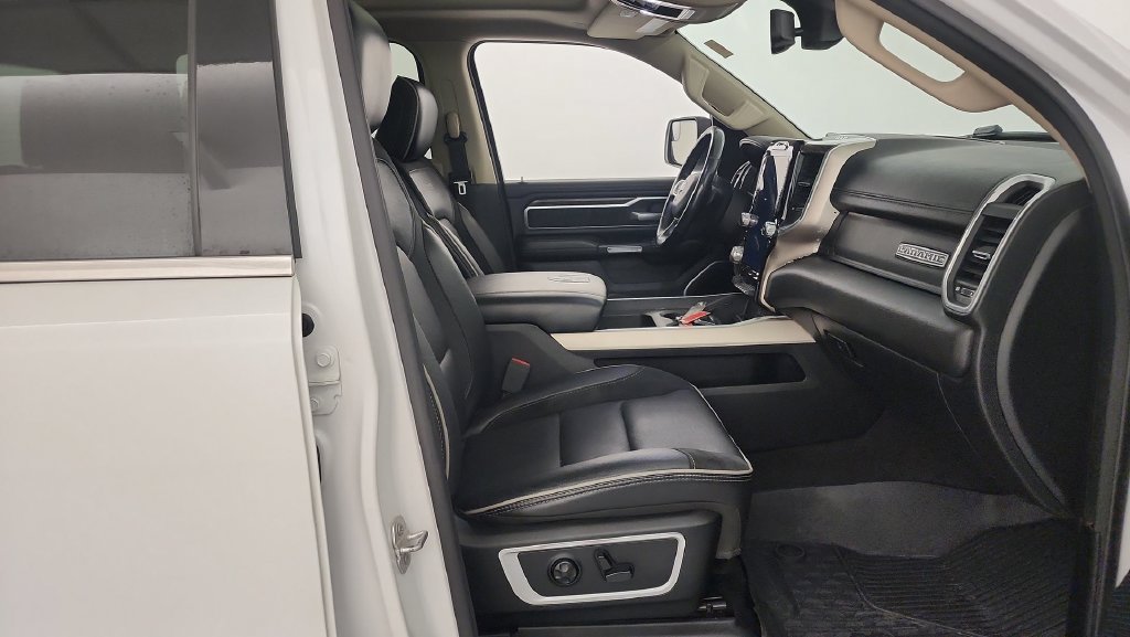 Used 2020 RAM 1500 Laramie AWD/4WD image 32