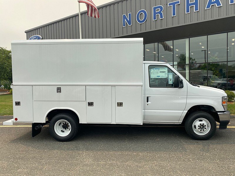 New 2027 Ford E-350 and Econoline 350 Super Duty w/ Power Equipment Group RWD image 5