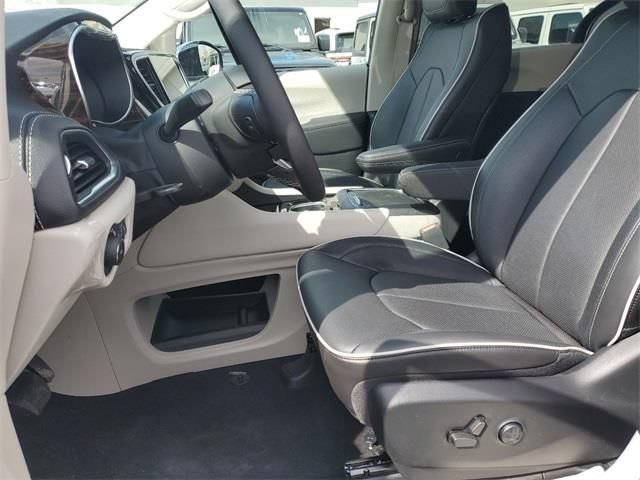 New 2023 Chrysler Pacifica Limited FWD image 21